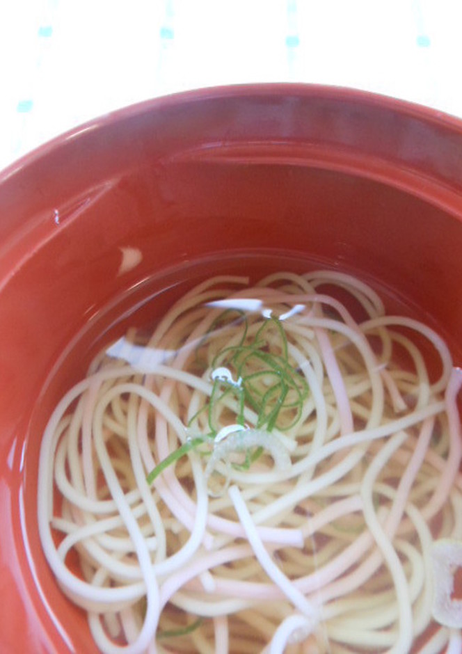 紅白のそうめん汁