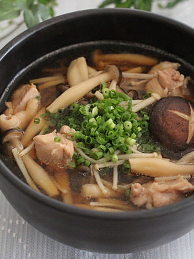 年越しそばに たっぷりきのこと鶏肉のそば