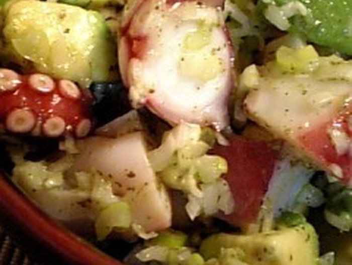 蛸とアボカドのねぎ塩山椒和え