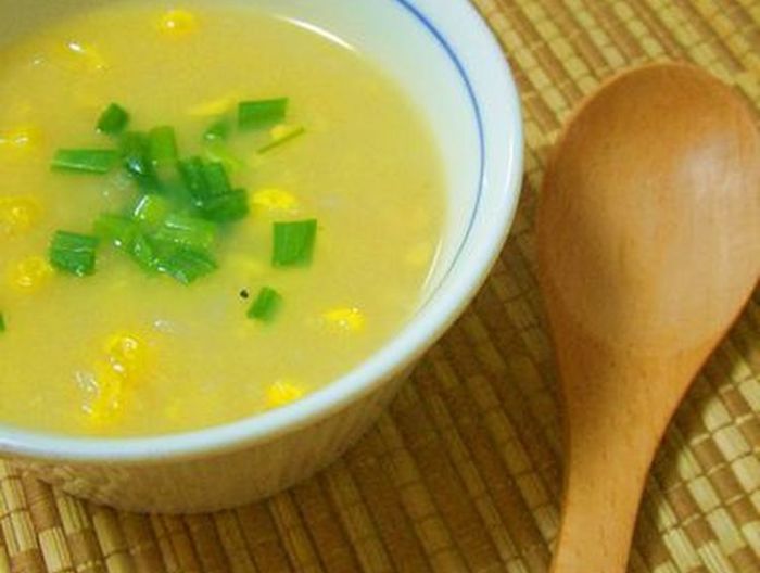コーン缶と玉ねぎの中華風スープ