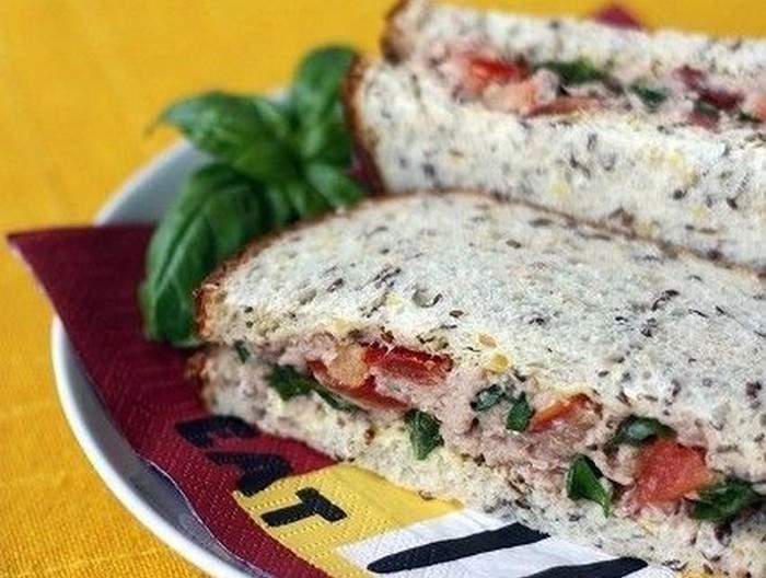 脂質を抑えた ツナとバジルのサンドイッチ