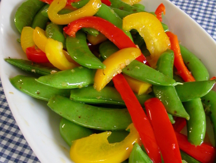 彩り鮮やか スナップえんどうの塩炒め