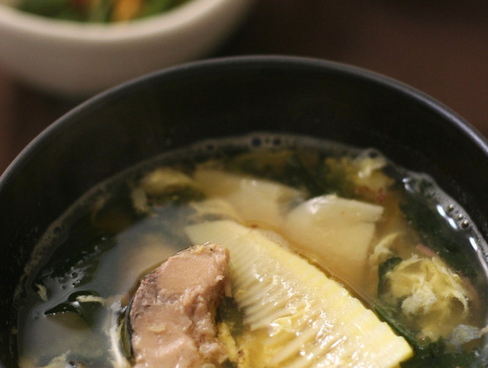 さば水煮缶とたけのこの味噌汁