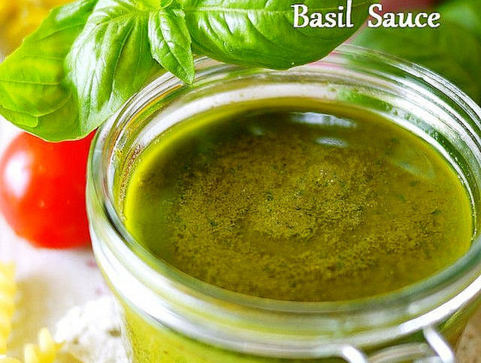 胡桃で手軽バジルソース（バジルペースト）