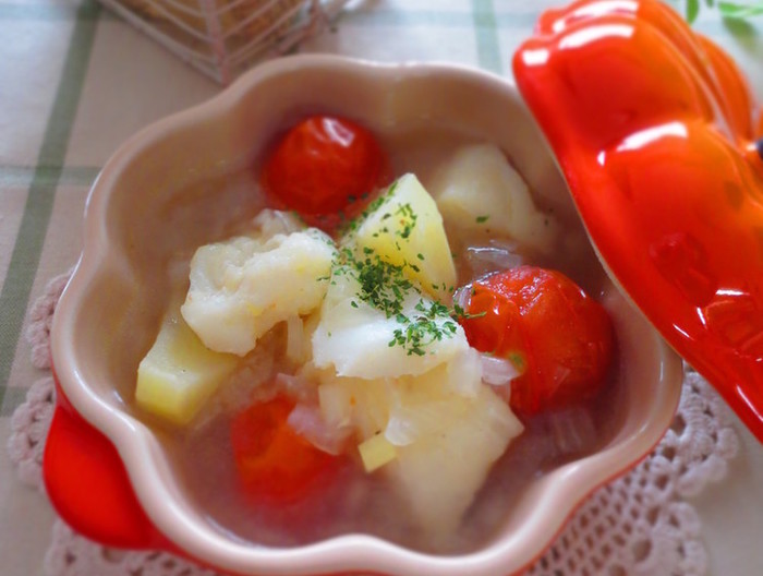 たらとじゃがいもとトマトのスープ