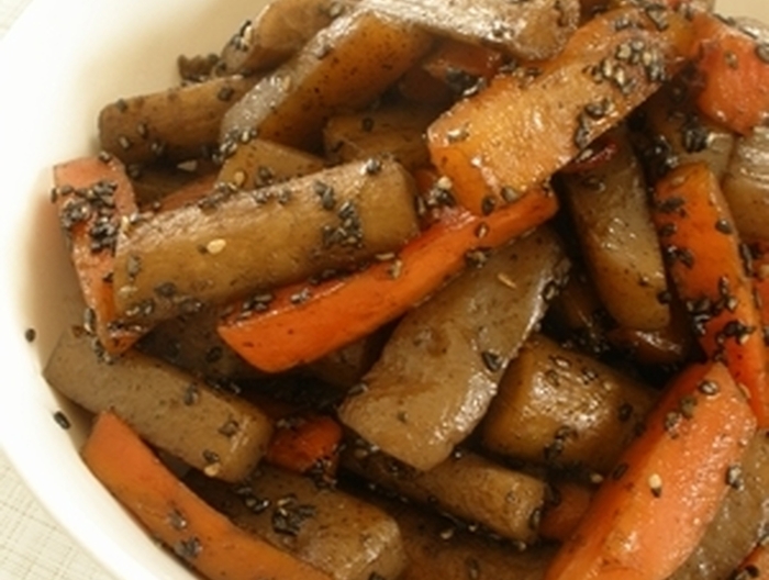 牛蒡と蒟蒻と人参の煮物