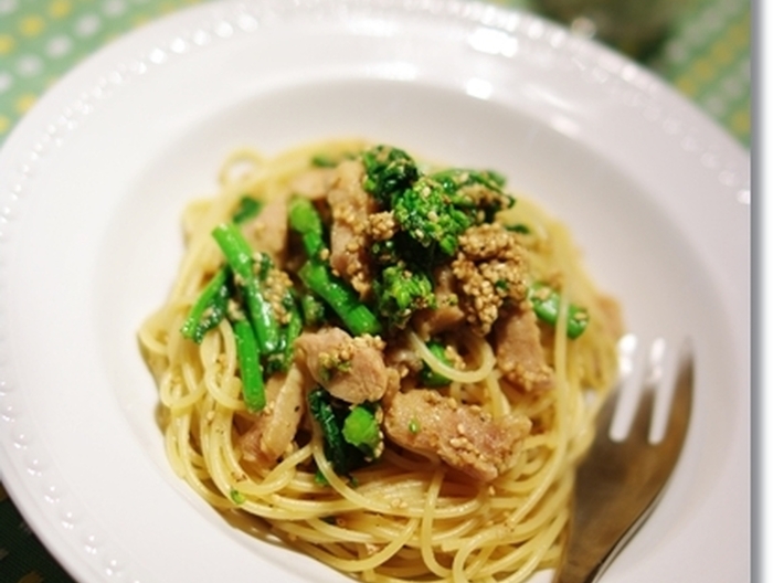 ごま香る 菜の花と鶏肉のパスタ