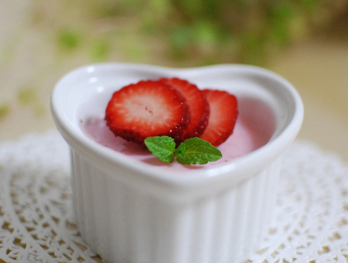 簡単 おいしいイチゴのヨーグルトムース
