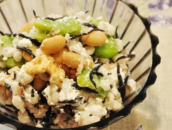 押麦のひじきと豆ナッツのカッテージサラダ