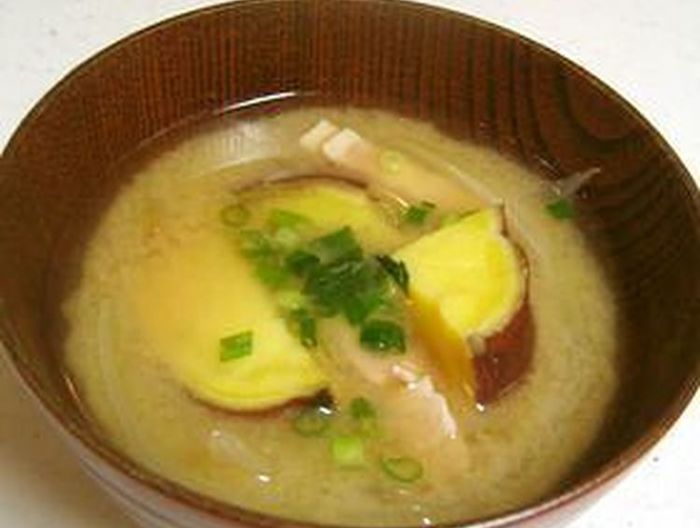 さつまいも 玉ねぎとベーコンのお味噌汁