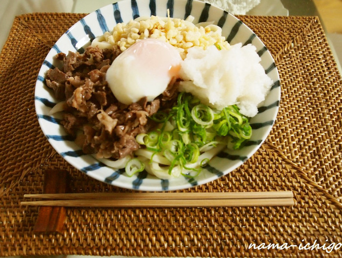 本場讃岐の温玉肉ぶっかけうどん