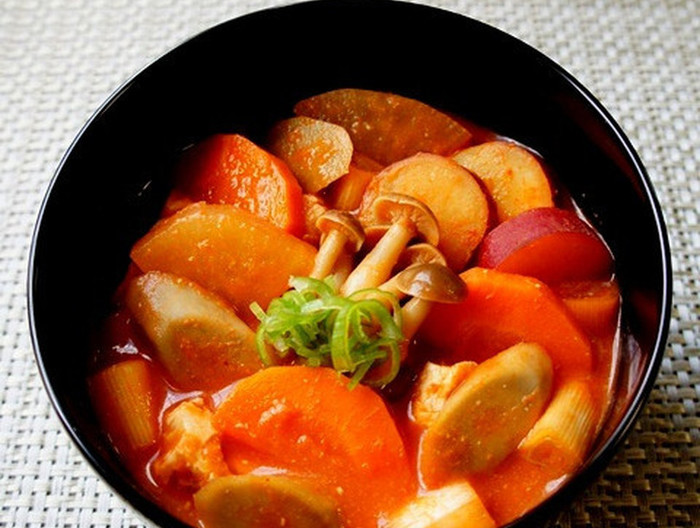 トマトと味噌で 根菜のけんちん汁
