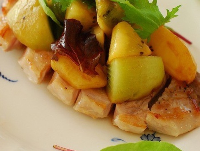 ポークソテー　バルサミコキウイソースがけ