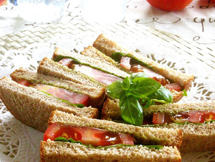 バジル・バジルトマトサンドイッチ