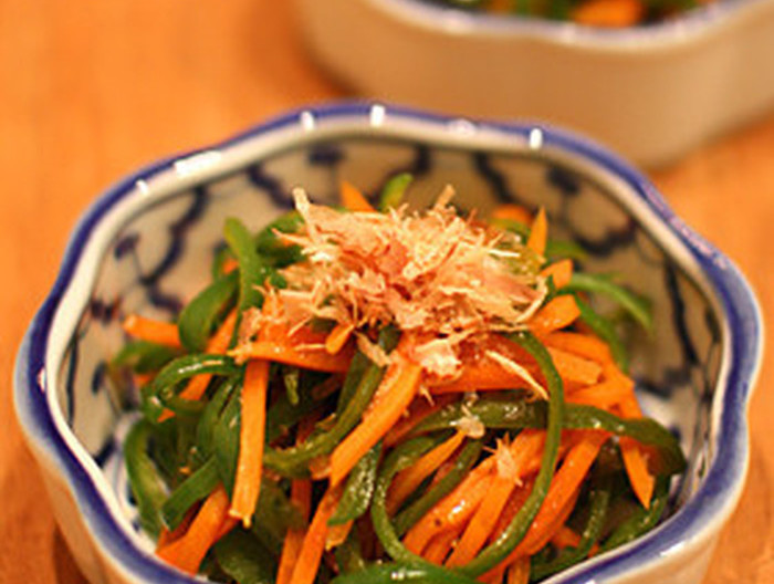 ピーマンと人参の金平