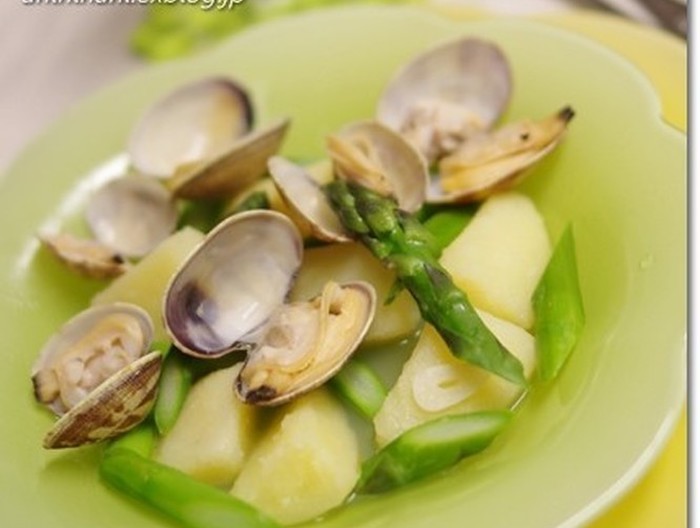 粉ふき芋とアスパラガス あさりワイン蒸しソース