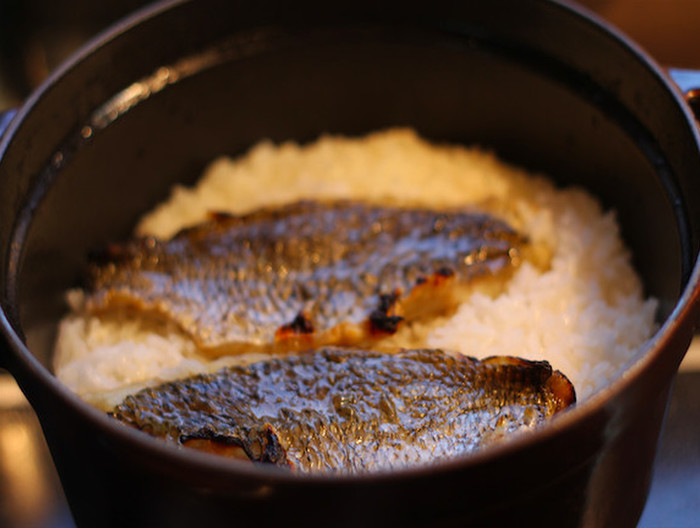 塩麹でうま味引き立つ 鯛めし