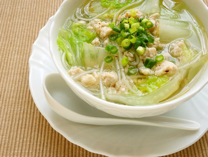 煮るだけ簡単 鶏ひき肉と白菜の春雨スープ