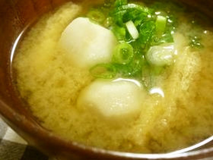 里芋と油揚げのみそ汁