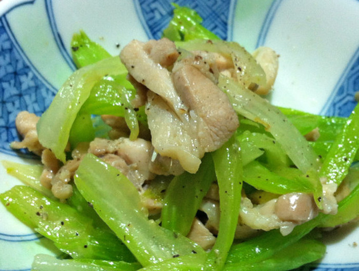 シンプル 鶏とセロリの炒め物