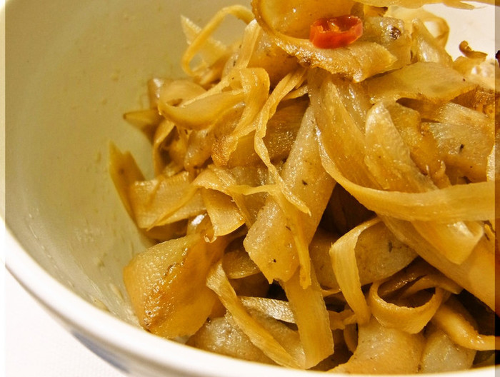 蒟蒻とささがきゴボウの炒り煮