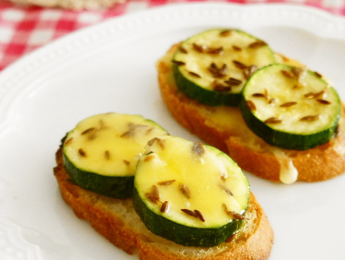 クミン風味 ズッキーニチーズトースト