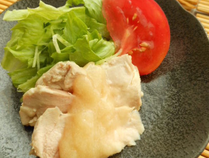 蒸し鶏の味噌かけ