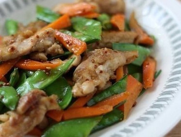 鶏肉と絹さやのハニーマスタード炒め