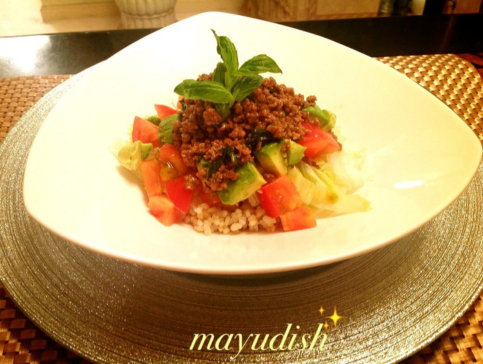 簡単 カフェ風バジルミンチ丼