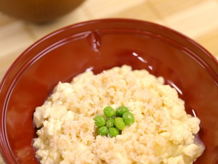 蟹の風味効かせた春雨豆腐