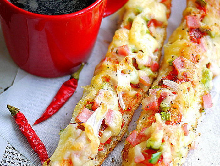 手作りソースのバゲットピザ