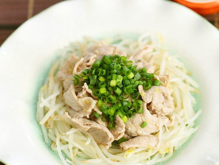 ボイルポークを酸味効かせた葱ソースで