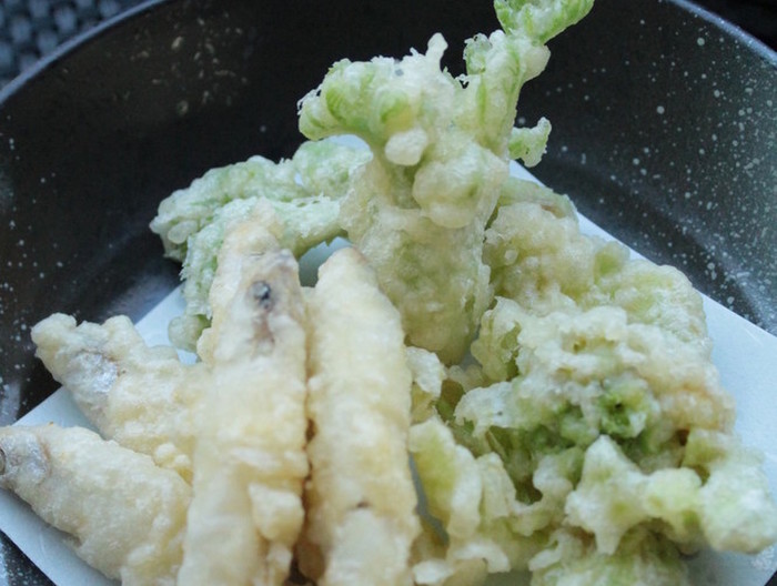 わかさぎと山菜の天ぷら