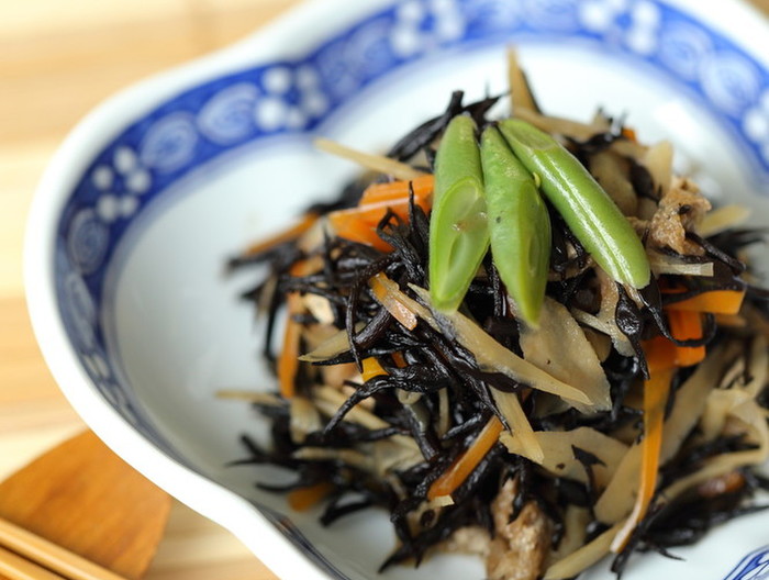 食物繊維たっぷりのごぼうとひじきの煮物