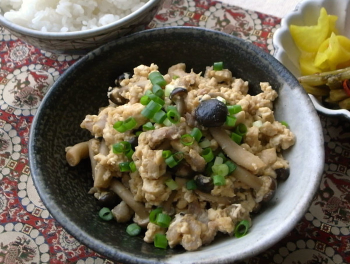 まな板包丁要らず 豚挽肉としめじの炒豆腐