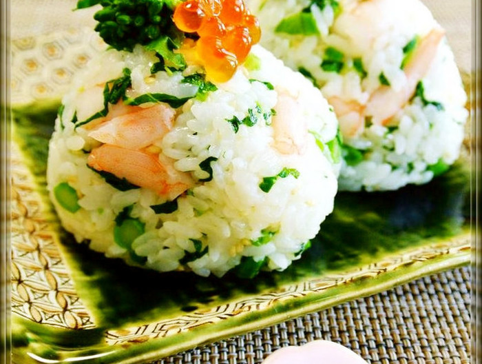 お花見弁当 菜の花とエビの春色おにぎり