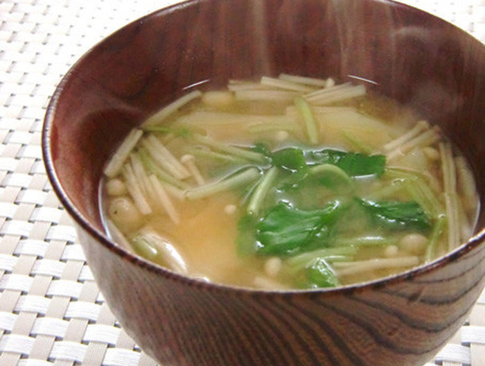 じゃがいもとえのきだけの味噌汁