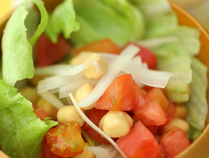 コロコロひよこ豆の入った野菜サラダ♫