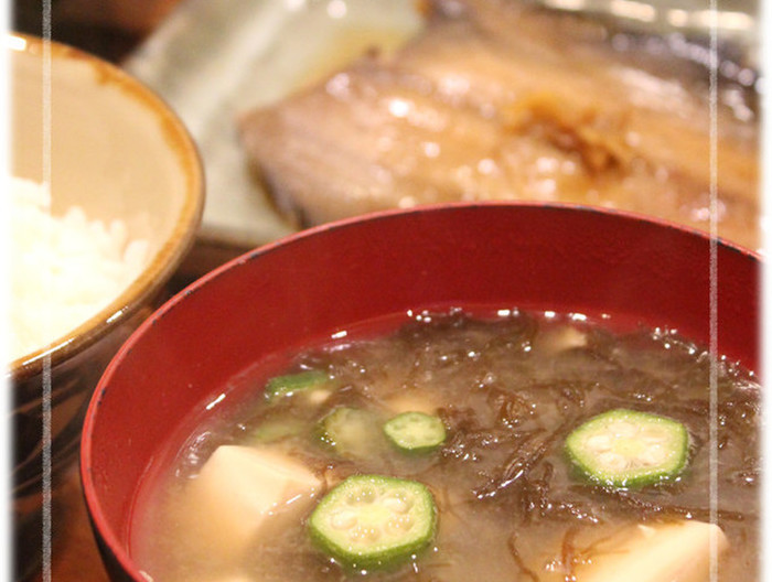とろーり オクラともずくと豆腐の味噌汁