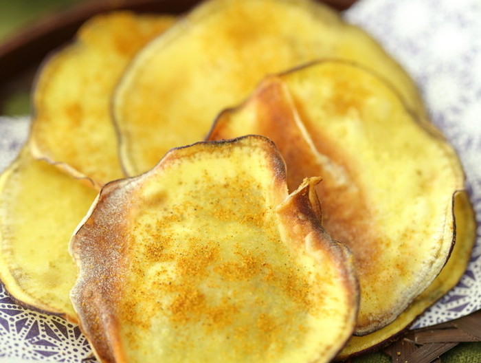 ピリっとカレー味のカリカリさつま芋