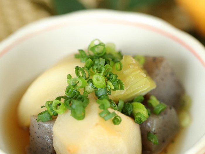 里芋と蒟蒻のやさしいお味の煮物