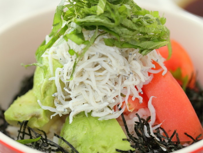 アボガドマトとしらすのヘルシー丼