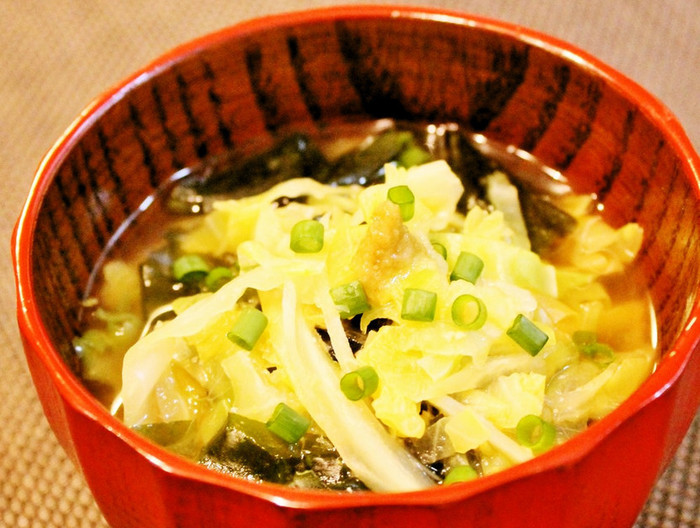 芯まで旨 春キャベツとわかめの味噌汁