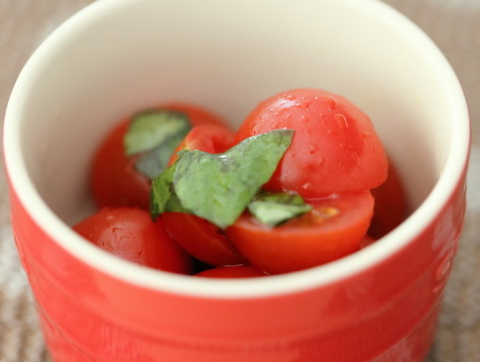 ミニトマトとバジルのマリネ