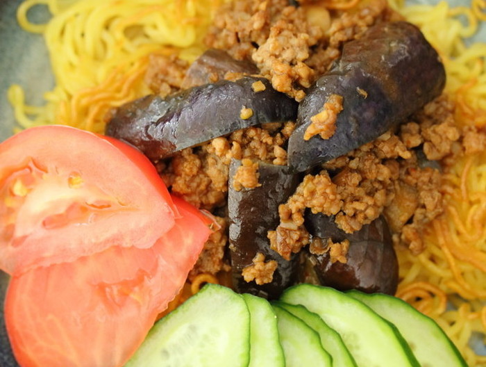 茄子とピリ辛 肉味噌の焼き麺
