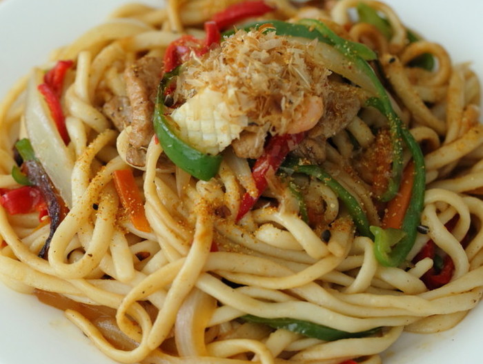 シーフードミックスで海の幸焼きうどん