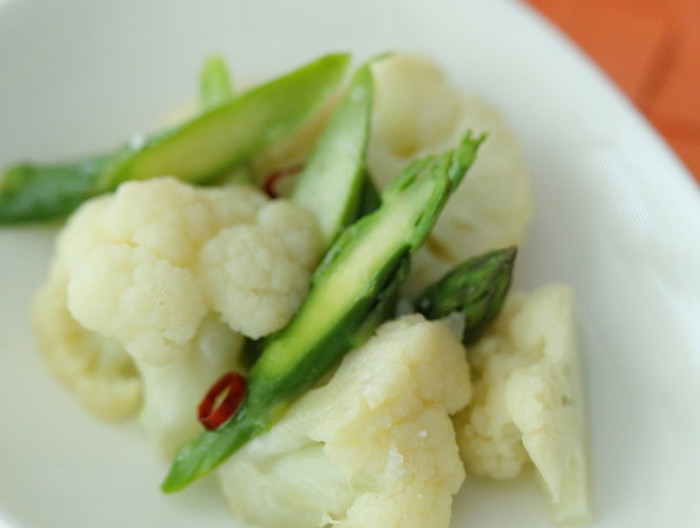 カリフラワーとアスパラのガーリックソテー
