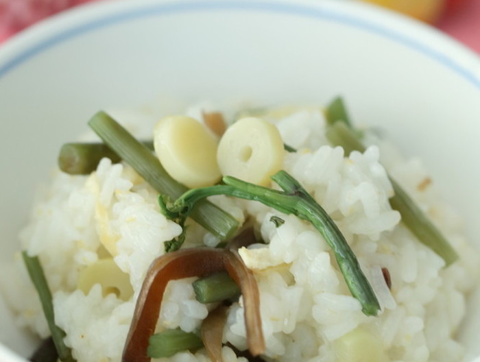 山菜とあげの炊き込みおこわ