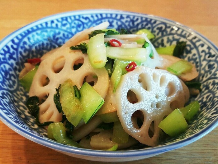 れんこんとチンゲン菜の炒め物