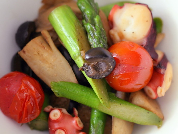 たことアスパラガスの彩り炒め